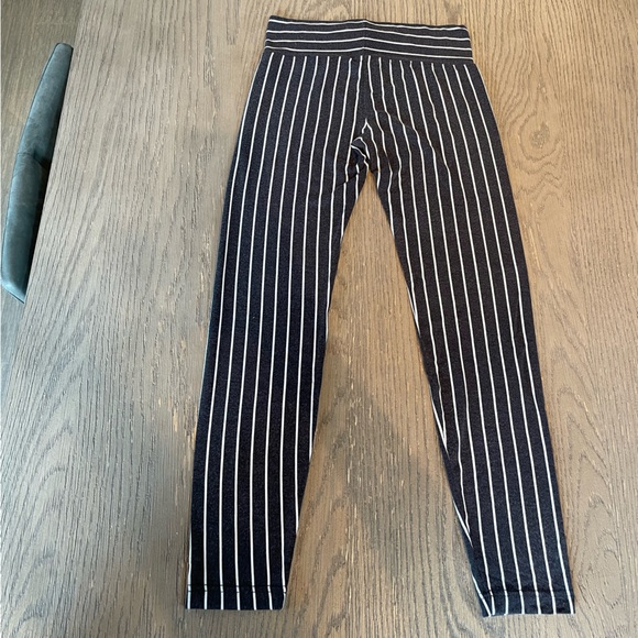 Alice & Olivia Striped Calf length leggings Size XS - Picture 5 of 6